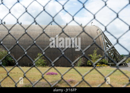 Avions trempé sur un abri un ancien aérodrome de la guerre froide, l'USAF Woodbridge, Suffolk, Angleterre, Banque D'Images