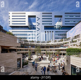 Aperçu de l'ensemble des personnes utilisant le cercle . Banque UBS par faire les architectes dans l'arrière-plan. Broadgate Circle, Londres, Royaume-Uni. Architecte : Arup associés Banque D'Images