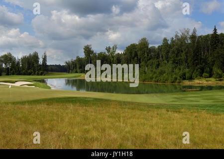 Tseleevo, dans la région de Moscou, Russie - le 24 juillet 2014 : : Terrain de golf dans l'Tseleevo Golf & Polo Club au cours de la M2M Russian ouvert. Le cours a été conçu par Banque D'Images