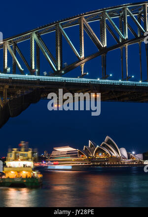 Avec l'Opéra de Sydney Harbour Bridge, Sydney, Nouvelle-Galles du Sud, Australie. Banque D'Images