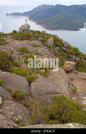 Wineglass Bay vue depuis le sommet du mont Amos Banque D'Images