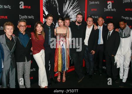 New York, NY, USA. Août 17, 2017. Willem Dafoe, Paul Nakauchi, Miri Yoon, Nat Wolff, Margaret Qualley, Shea Whigham, Adam Wingard, Invité, Masi Oka, LaKeith Stanfield aux arrivées pour DEATH NOTE Series Premiere sur Netflix, AMC Loews Lincoln Square, New York, NY, le 17 août 2017. Crédit : Jason Mendez/Everett Collection/Alamy Live News Banque D'Images