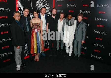 New York, NY, USA. Août 17, 2017. Paul Nakauchi, Nat Wolff, Margaret Qualley, Adam Wingard, Shea Whigham, Invité, LaKeith Stanfield, Willem Dafoe aux arrivées pour DEATH NOTE Series Premiere sur Netflix, AMC Loews Lincoln Square, New York, NY, le 17 août 2017. Crédit : Jason Mendez/Everett Collection/Alamy Live News Banque D'Images