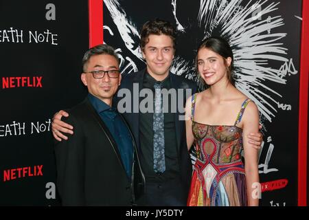 New York, NY, USA. Août 17, 2017. Paul Nakauchi, Nat Wolff, Margaret Qualley aux arrivées pour DEATH NOTE Series Premiere sur Netflix, AMC Loews Lincoln Square, New York, NY, le 17 août 2017. Crédit : Jason Mendez/Everett Collection/Alamy Live News Banque D'Images