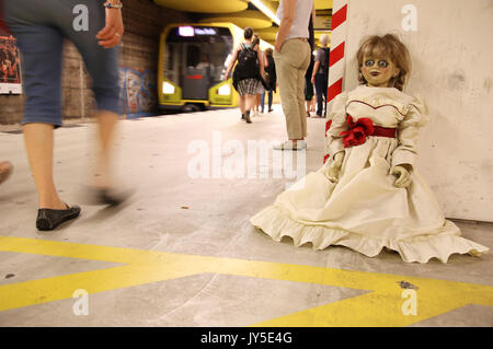 La poupée d'Annabelle : le film 'création' lors d'un photocall à U-Bahnhof Rathaus Steglitz le 17 août 2017 à Berlin, Allemagne. Banque D'Images