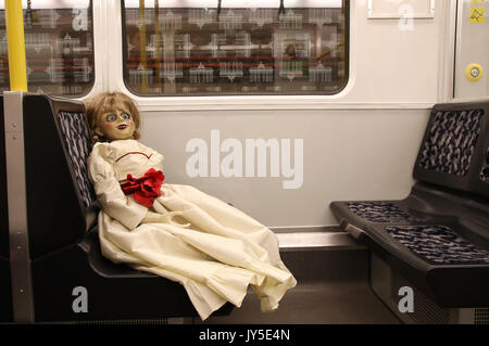 La poupée d'Annabelle : le film 'création' lors d'un photocall à U-Bahnhof Rathaus Steglitz le 17 août 2017 à Berlin, Allemagne. Banque D'Images