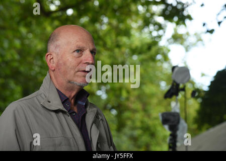 Edinburgh, Ecosse, Royaume-Uni. 18 août, 2017. Edinburgh International Book Festival. Vendredi 18 Août. L'archéologue et auteur John Hunter parle de son livre 'Les petites îles". Crédit : Stuart Cobley/Alamy Live News Banque D'Images