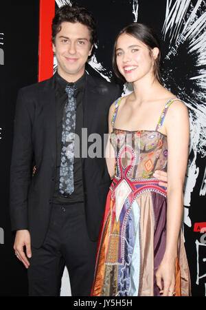 NEW YORK, NY 17 août 2017 Nat Wolff, Margaret Qualley assister à NETFLIX présente New York premiere de Death Note dans l'AMC Loews Lincoln Square 13 Theatre à New York le 17 août 2017.Credit:RW/MediaPunch Banque D'Images