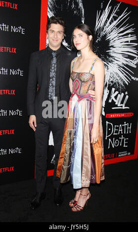 NEW YORK, NY 17 août 2017 Nat Wolff, Margaret Qualley assister à NETFLIX présente New York premiere de Death Note dans l'AMC Loews Lincoln Square 13 Theatre à New York le 17 août 2017.Credit:RW/MediaPunch Banque D'Images