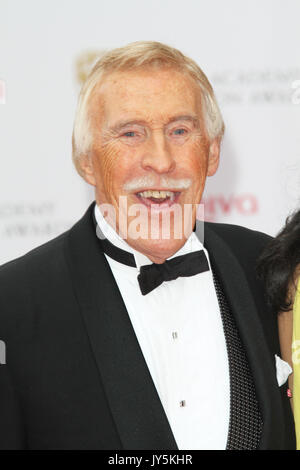 Photos de fichier : Bruce Forsyth, Arqiva British Academy Television Awards, Royal Festival Hall de Londres, le 12 mai 2013, (photo de Richard Goldschmidt) Credit : Riche Gold/Alamy Live News Banque D'Images