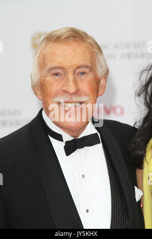 Photos de fichier : Bruce Forsyth, Arqiva British Academy Television Awards, Royal Festival Hall de Londres, le 12 mai 2013, (photo de Richard Goldschmidt) Credit : Riche Gold/Alamy Live News Banque D'Images