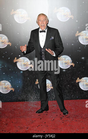 Photos de fichier : LONDRES - Septembre 11 : Bruce Forsyth a assisté à la Strictly Come Dancing lancer à la BBC Television Centre, London, UK. 11 septembre 2012. (Photo par Richard Goldschmidt) Credit : Riche Gold/Alamy Live News Banque D'Images