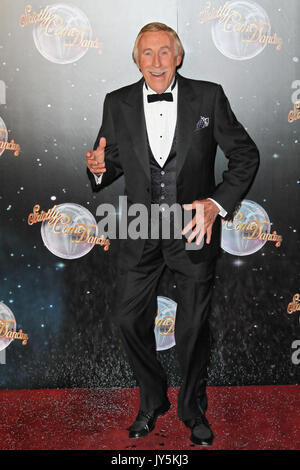 Photos de fichier : LONDRES - Septembre 11 : Bruce Forsyth a assisté à la Strictly Come Dancing lancer à la BBC Television Centre, London, UK. 11 septembre 2012. (Photo par Richard Goldschmidt) Credit : Riche Gold/Alamy Live News Banque D'Images