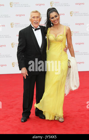 Photos de fichier : Bruce Forsyth ; Wilnelia Merced, Arqiva British Academy Television Awards, Royal Festival Hall de Londres, le 12 mai 2013, (photo de Richard Goldschmidt) Credit : Riche Gold/Alamy Live News Banque D'Images