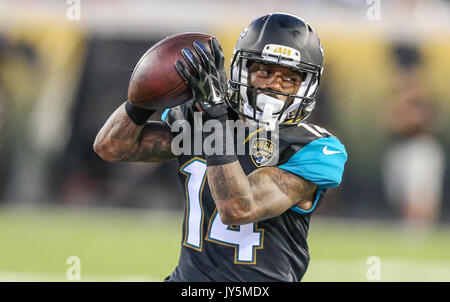 17 août 2017 : Jacksonville Jaguars wide receiver Justin Blackmon (14) attrape un col au cours du premier trimestre d'un match contre l'avant-saison NFL Tampa Bay Buccaneers à Jacksonville, FL. Gary McCullough/CSM Banque D'Images