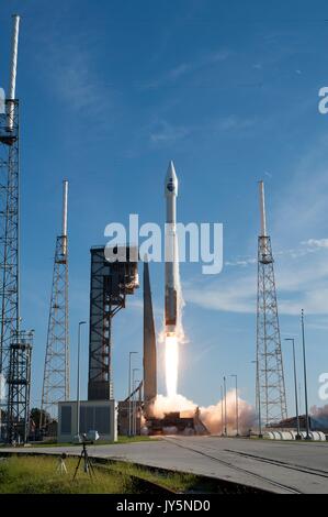 Cap Canaveral, Floride, USA. 18 août, 2017. L'Alliance Lancement fusée Atlas V décollera à partir de l'espace complexe de lancement 41 à Cap Canaveral Air Force Station, 18 août 2017 à Cape Canaveral, en Floride. La fusée commerciale est l'accomplissement de la NASA Tracking and Data Relay Satellite TDRS-M, à l'orbite. Credit : Planetpix/Alamy Live News Banque D'Images