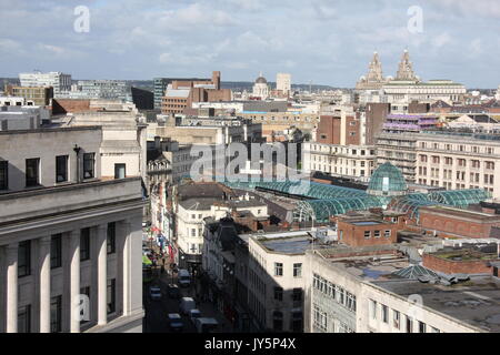 Liverpool, Royaume-Uni. 18 août, 2017. UK - belle journée ensoleillée à Liverpool, Angleterre Crédit : Gari Wyn Williams/Alamy Live News Banque D'Images