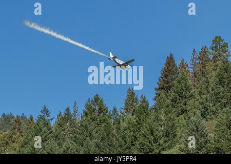 Avions de soutien de l'air laissant tomber sur retardateur de feu sauvage Crédit : Kathryn Capaldo/Alamy Live News Banque D'Images