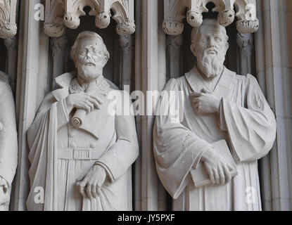 Durham, North Carolina, USA. 18 août, 2017. Endommagé statue du Général Lee à l'entrée de la chapelle de l'Université Duke de Durham, N.C. Vendredi, 18 août, 2017. Credit : Fabian Radulescu/ZUMA/Alamy Fil Live News Banque D'Images