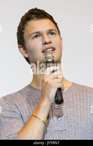 Tokyo, Japon. Août 19, 2017. L'acteur américain Ansel Elgort parle pendant une étape d'accueil pour le film pilote Bébé à Shinjuku Wald 9 le 19 août 2017, Tokyo, Japon. Elgort est au Japon pour faire la promotion du film qui frappe théâtres japonais du 19 août. Photo de Rodrigo Reyes Marin/AFLO) Credit : AFLO Co.,Ltd/Alamy Live News Banque D'Images