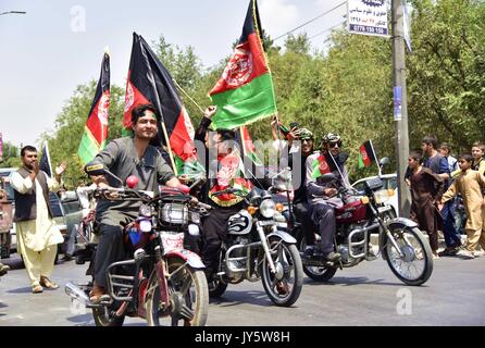 Kaboul, Afghanistan. Août 19, 2017. Les gens prennent part à la célébration de la 98e anniversaire de l'indépendance de l'Afghanistan à Kaboul, capitale de l'Afghanistan, le 19 août, 2017. Afghanistan : le samedi a marqué le 98e anniversaire de son indépendance de l'empire britannique de l'occupation. Credit : Dai il/Xinhua/Alamy Live News Banque D'Images