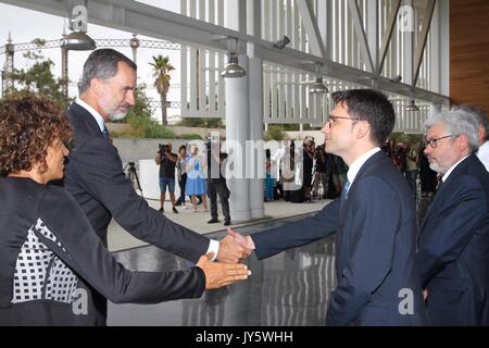 Barcelone, Espagne. Août 19, 2017. Les rois espagnols Felipe VI la visite médicale du personnel en cas d'urgence, la deuxième journée après une attaque terroriste de voiture Las Ramblas à Barcelone le Samedi le 19 août 2017. Gtres más información : crédit en ligne Comuniación,S.L./Alamy Live News Banque D'Images