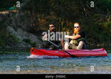 Pagayer sur la rivière Drava Banque D'Images