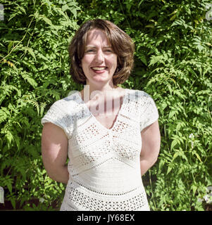 Fi Glover, présentateur de radio anglaise photographié à son domicile à Londres, Angleterre, Royaume-Uni. Banque D'Images