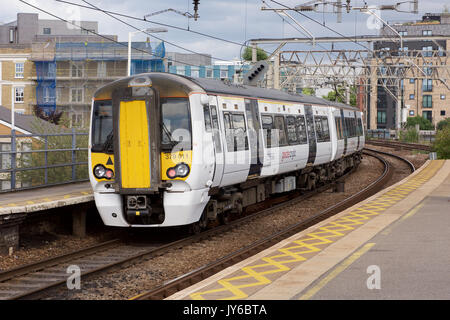 Une plus grande Anglia Stanstead Express train station Bethnal Green à Londres Banque D'Images