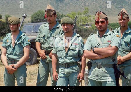 Des soldats de "Tercio", la Légion étrangère espagnole (Legion Extranjera) lors des exercices de l'OTAN à CapoTeulada (Sardaigne, Italie) Banque D'Images