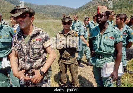 Des soldats de "Tercio", la Légion étrangère espagnole (Legion Extranjera) lors des exercices de l'OTAN à CapoTeulada (Sardaigne, Italie) Banque D'Images