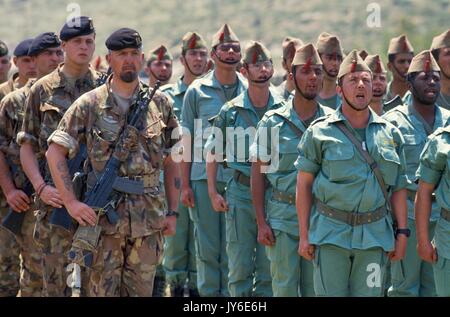 Des soldats de "Tercio", la Légion étrangère espagnole (Legion Extranjera) lors des exercices de l'OTAN à CapoTeulada (Sardaigne, Italie) Banque D'Images