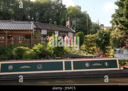 Un grand classique à l'extérieur du bateau amarré Inn par le Canal Caldon, Staffordshire, Cheddleton Banque D'Images