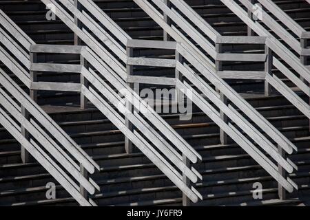 France, région des Hauts de France, Pas de Calais, Berck Plage, escaliers en bois descendant sur la plage, esplanade Parmentier, Photo Gilles Targat Banque D'Images