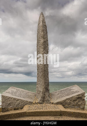 Un mémorial pour les américains tués pendant la Seconde Guerre mondiale au reste de la défense allemande qui faisaient partie du mur de l'Atlantique en 1944 à Ponte du Hoc en Normand Banque D'Images