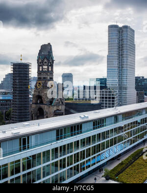 Berlin Charlottenburg.Vue de Monkey bar. Kaiser-Wilhelm-Gedächtniskirche,Nouveau gratte-ciel de l'upper west,Bikini Berlin shopping centre & terrasse Banque D'Images