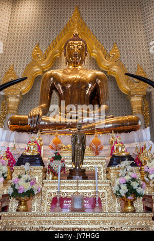Statue de Bouddha en or pur à Wat Traimit temple dans Chinatown, Bangkok, Thaïlande Banque D'Images
