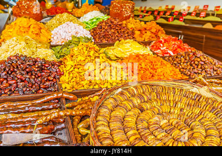 Les fruits secs sont doux desserts populaires en Turquie et peut être trouvé dans beaucoup de magasins de bonbons ou des étals de marché des hôtels du bassin méditerranéen, de côté. Banque D'Images