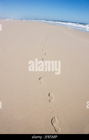 Juste moi et mes empreintes sur plage déserte Banque D'Images