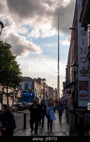 Le Spire de Dublin, vous pouvez également intitulé le Monument de la lumière, est un grand, inox, borne-comme monument situé 120 mètres de hauteur, situé sur le s Banque D'Images