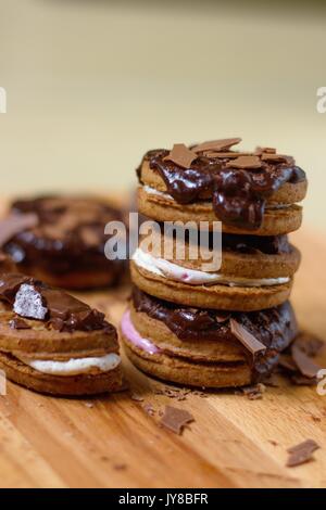 Pile de la cannelle et de la guimauve cookies sandwich Banque D'Images