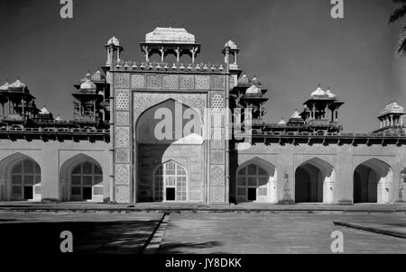 AJAXNETPHOTO. 2e janvier 1922. AGRA, Inde. - GUIP AKBAR'S TOMB, SIKANDRA. PHOTO:T.J.SPOONER COLL/AJAX VINTAGE PHOTO LIBRARY REF ; 19220201 PL49 Banque D'Images