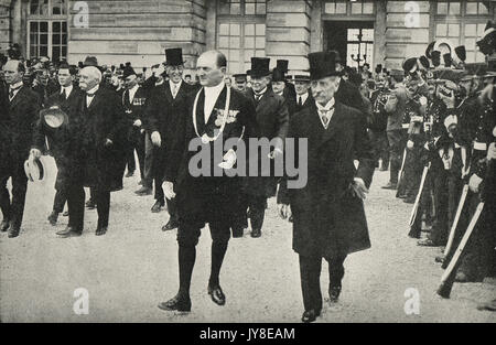 Les délégués ont quitté après la signature du traité de Versailles, 28 juin 1919 Banque D'Images