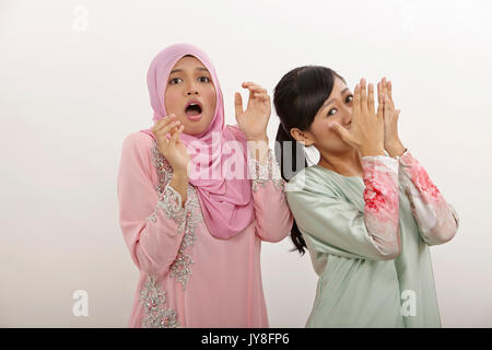 Deux femmes malais avec expression effrayé Banque D'Images