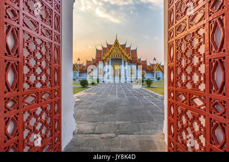 À l'entrée en Temple, Wat Benchamabophit, Bangkok, Thaïlande Banque D'Images