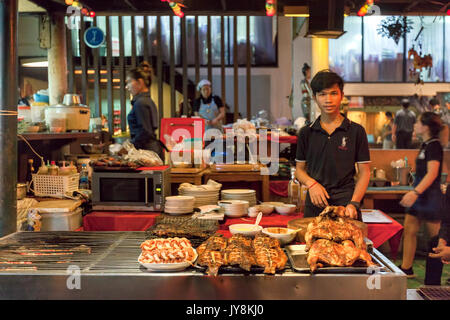 Le restaurant-grill de l'alimentation de rue dans Soi Ram Butri 141/9 ou Alley, Bangkok, Thaïlande Banque D'Images