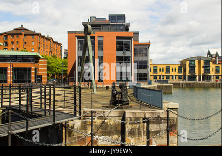 Le Clarendon historique cale sèche dans le Harbiour Belfast Donegall Quay à Immobilier Banque D'Images