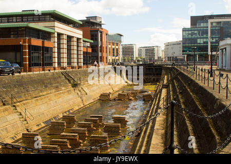 Le Clarendon historique cale sèche dans le Harbiour Belfast Donegall Quay à Immobilier Banque D'Images