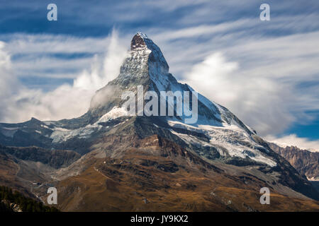 Matterhorn entouré de nuages. Zermatt Canton du Valais Alpes Pennines Suisse Europe Banque D'Images