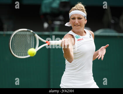 TIMEA BACSINSZKY en action aux championnats de tennis de Wimbledon 2017, Londres, Angleterre, Royaume-Uni. Banque D'Images